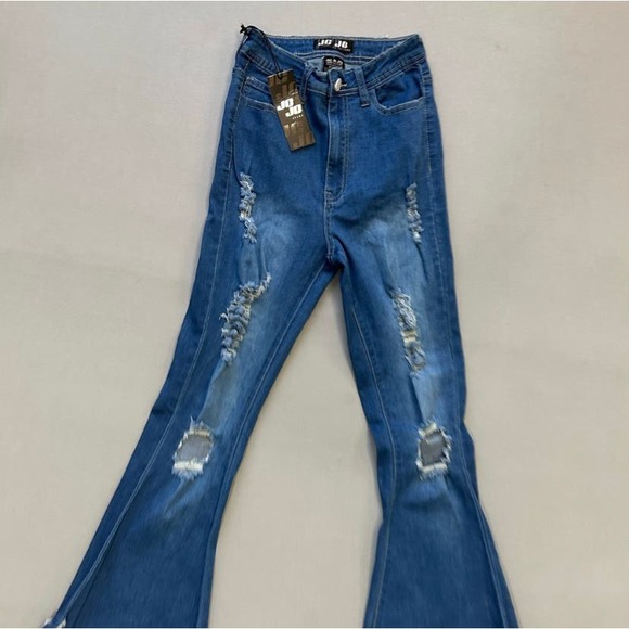 Boot Cut/ Bell Bottom Distressed Hem Jeans- Size 5 - Picture 2 of 6